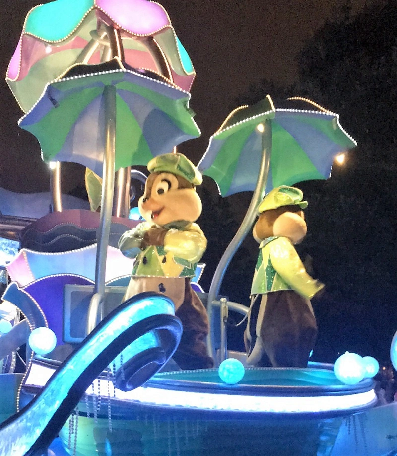 ディズニーランド 雨の日限定の夜のパレード ナイトフォール グロウ 徹底解説 開催条件やルートは