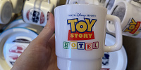 トイ・ストーリーホテルグッズ：マグカップ| キャステル | CASTEL ディズニー情報