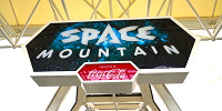 スペース・マウンテンのエントランス| キャステル | CASTEL ディズニー情報