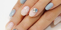 淡いブルーと白い花のブライダルネイル| キャステル | CASTEL ディズニー情報