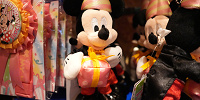 ミッキーバースデーぬいぐるみバッジ（ディズニー誕生日グッズ2023）| キャステル | CASTEL ディズニー情報