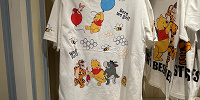 POOH 'S BESTIESTシャツ ユニセックス裏面| キャステル | CASTEL ディズニー情報