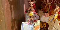 プーさんとピグレットのキーチェーン| キャステル | CASTEL ディズニー情報