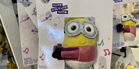 ミニオンの抱きつきマスコット| キャステル | CASTEL ディズニー情報