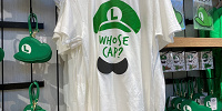 WHOSE CAP? Tシャツ(ルイージ・白)| キャステル | CASTEL ディズニー情報