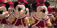 ディズニークリスマスグッズ2023：ぬいぐるみバッジ 2023年11月07日(火)発売| キャステル | CASTEL ディズニー情報