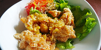 鶏の唐揚げ、ネギ塩ダレ| キャステル | CASTEL ディズニー情報