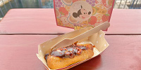 チキンロール（甜麺醤＆マンゴー）| キャステル | CASTEL ディズニー情報
