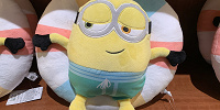 クッション（MINIONS CHILL in the POOL）| キャステル | CASTEL ディズニー情報