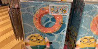フェイスタオル（MINIONS CHILL in the POOL）| キャステル | CASTEL ディズニー情報