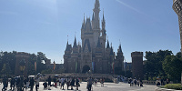 城前プラザ前方（日中に撮影）| キャステル | CASTEL ディズニー情報