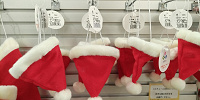 えのすいクリスマスのお土産グッズ：サンタ帽Sサイズ| キャステル | CASTEL ディズニー情報