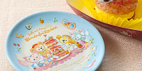 ストロベリー＆ホイップサンド、スーベニアプレート付き(ダッフィー＆フレンズ・ワンダフルキッチン)| キャステル | CASTEL ディズニー情報