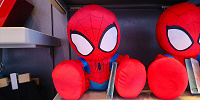 香港ディズニーマーベルグッズ：スパイダーマンのぬいぐるみ（M）| キャステル | CASTEL ディズニー情報