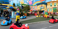 エルモのリトルドライブは子どもだけで運転！| キャステル | CASTEL ディズニー情報