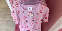 USJ2025/キティの総柄Tシャツ| キャステル | CASTEL ディズニー情報