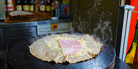 クレープやガレットを食べ歩き！| キャステル | CASTEL ディズニー情報