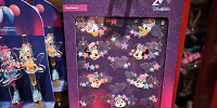 香港ディズニー20周年「ミッキー＆フレンズ・グランドセレブレーショングッズ」：フェイスステッカー| キャステル | CASTEL ディズニー情報