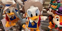 ぬいぐるみバッジ(三銃士グッズ)| キャステル | CASTEL ディズニー情報