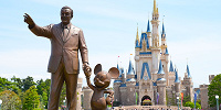 ディズニーランドのウォルト像| キャステル | CASTEL ディズニー情報