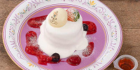 ベリーホイップパンケーキ、メイプルソース付き| キャステル | CASTEL ディズニー情報