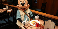 カリフォルニア・アナハイムディズニーのキャラクターダイニング：ミッキーに食事と席を取られて！？| キャステル | CASTEL ディズニー情報