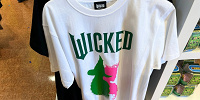 ウィキッドのシンプルなTシャツ（白）| キャステル | CASTEL ディズニー情報