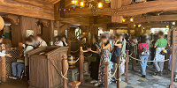 アトラクションのスタンバイ列| キャステル | CASTEL ディズニー情報