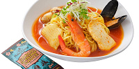 シーフードの冷やし麺（トマト＆サフラン）、ガーリックシュリンプソース付き| キャステル | CASTEL ディズニー情報