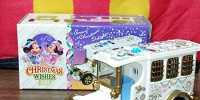 白い車体に細かく描かれた模様が素敵。| キャステル | CASTEL ディズニー情報
