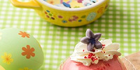 チェリー＆ホワイトチョコレートのムースケーキ　スーベニアキャセロール付き| キャステル | CASTEL ディズニー情報
