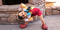 たまにキャラクターたちがお散歩しているかも？| キャステル | CASTEL ディズニー情報