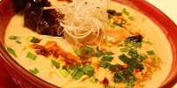 胡桃の坦々麺 中国味噌焼きスペアリブ添え| キャステル | CASTEL ディズニー情報