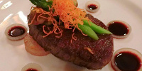 マゼラン（牛フィレ肉のポワレ、赤ワインソース）¥7,710| キャステル | CASTEL ディズニー情報