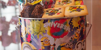 クッキー・クランチチョコバケツ缶| キャステル | CASTEL ディズニー情報