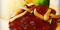 ハンバーグ、バターライス添え 単品 ¥1,040| キャステル | CASTEL ディズニー情報