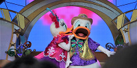 「機嫌を直して♡」とキスをします♪| キャステル | CASTEL ディズニー情報