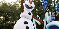 「ディズニー・クリスマス・ストーリーズ」のオラフ| キャステル | CASTEL ディズニー情報