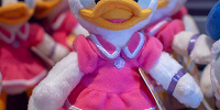 デイジーのポージープラッシー（ぬいぐるみ）| キャステル | CASTEL ディズニー情報
