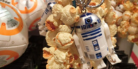 R2-D2のポップコーンキーチェーンストラップ| キャステル | CASTEL ディズニー情報