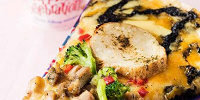 「チキン＆ベジタブルのピザ」| キャステル | CASTEL ディズニー情報