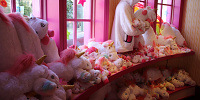 窓のまわりにも、フラッフィがたくさん♡| キャステル | CASTEL ディズニー情報