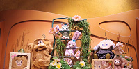 レジの後ろにあるディスプレイ| キャステル | CASTEL ディズニー情報