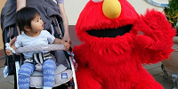 USJでベビーカーに乗ってエルモとツーショット| キャステル | CASTEL ディズニー情報