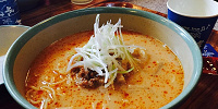 辛味噌がポイントの担々麺| キャステル | CASTEL ディズニー情報