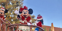 ディズニーランドのクリスマスパレード| キャステル | CASTEL ディズニー情報
