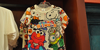 「KOWAKAWA　HALLOWEEN」総柄キャラクターTシャツ| キャステル | CASTEL ディズニー情報