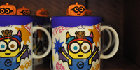 ミニオン「MINIONS MAYHEM TRICK」ふた付きマグカップ| キャステル | CASTEL ディズニー情報