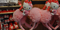 ハローキティのポンポンカチューシャ| キャステル | CASTEL ディズニー情報