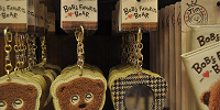 BOB's FAVORITE BEARシリーズのミラーチャームのティムミラーチャーム| キャステル | CASTEL ディズニー情報